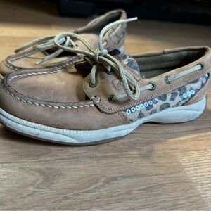 Woman’s size 6 Sperry
Cheetah detail on the side